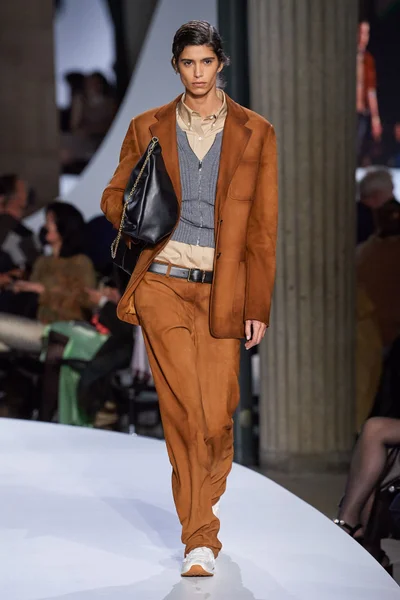 Look 26